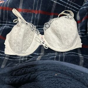 New Victoria’s Secret Very Sexy Lightly Lined Lace White Bra 38D